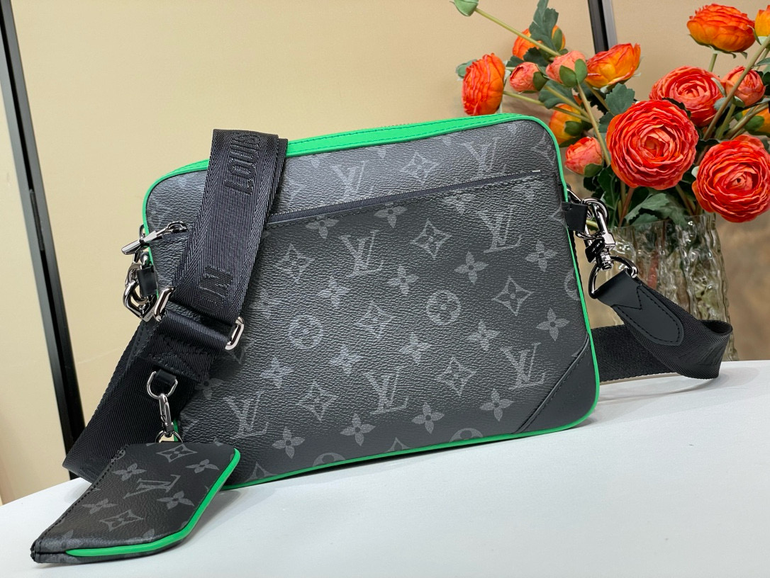 루이비통 M26052 남자가방