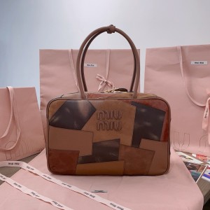 미우미우 5BB117 서류가방