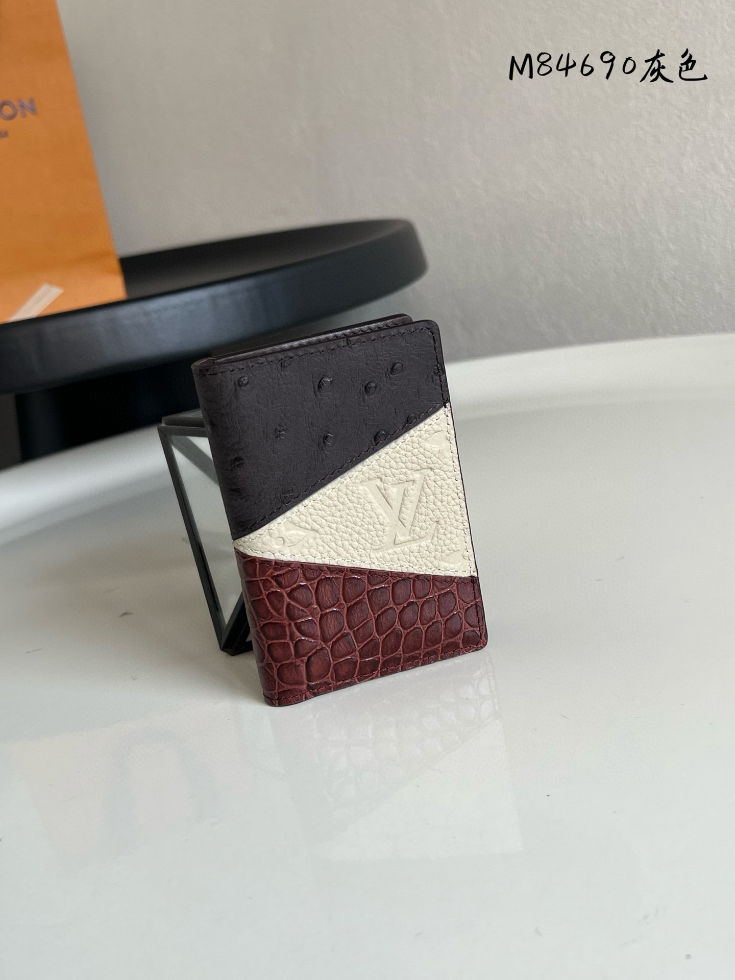 루이비통 M84690 카드지갑 머니클립