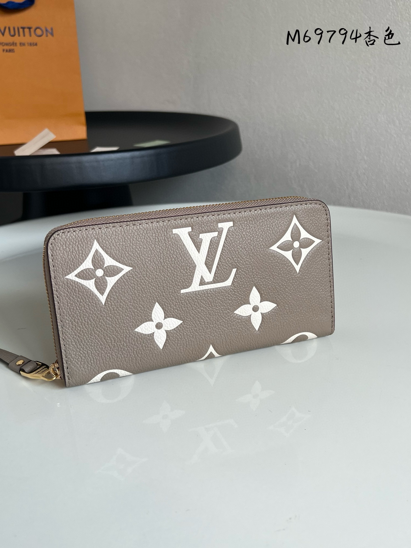 루이비통 M69794 카드지갑 머니클립