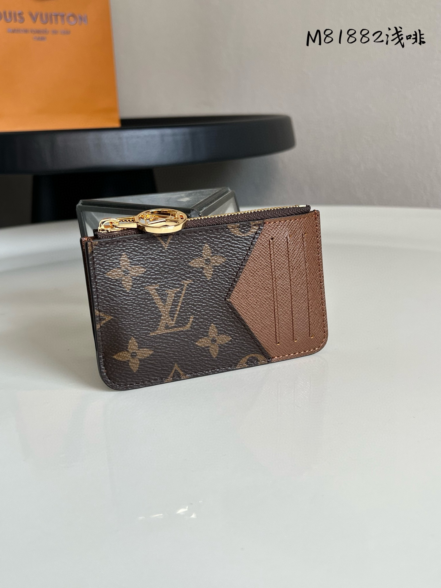 루이비통 M81882 카드지갑 머니클립