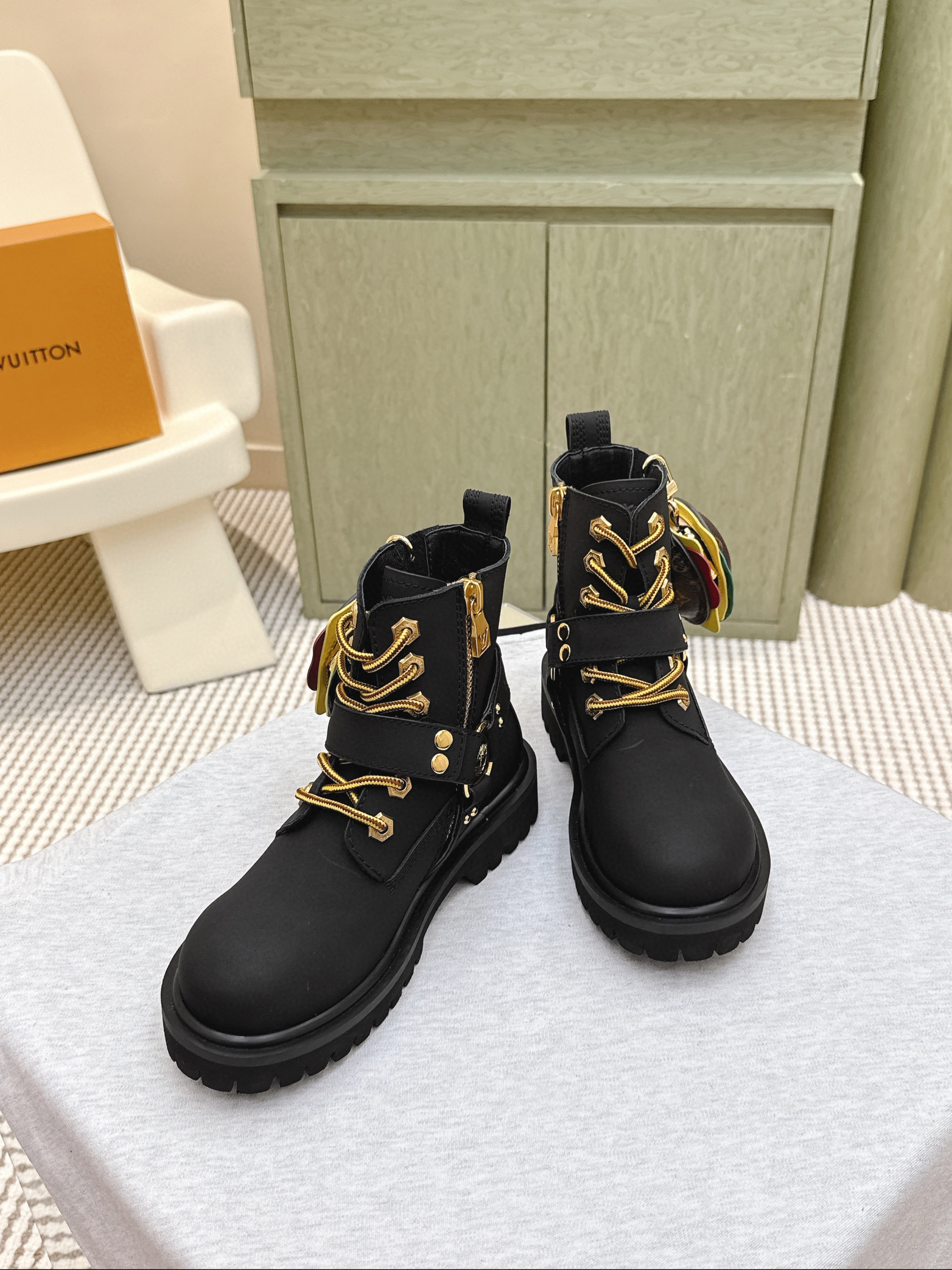 루이비통 4CM 남여공용 부츠