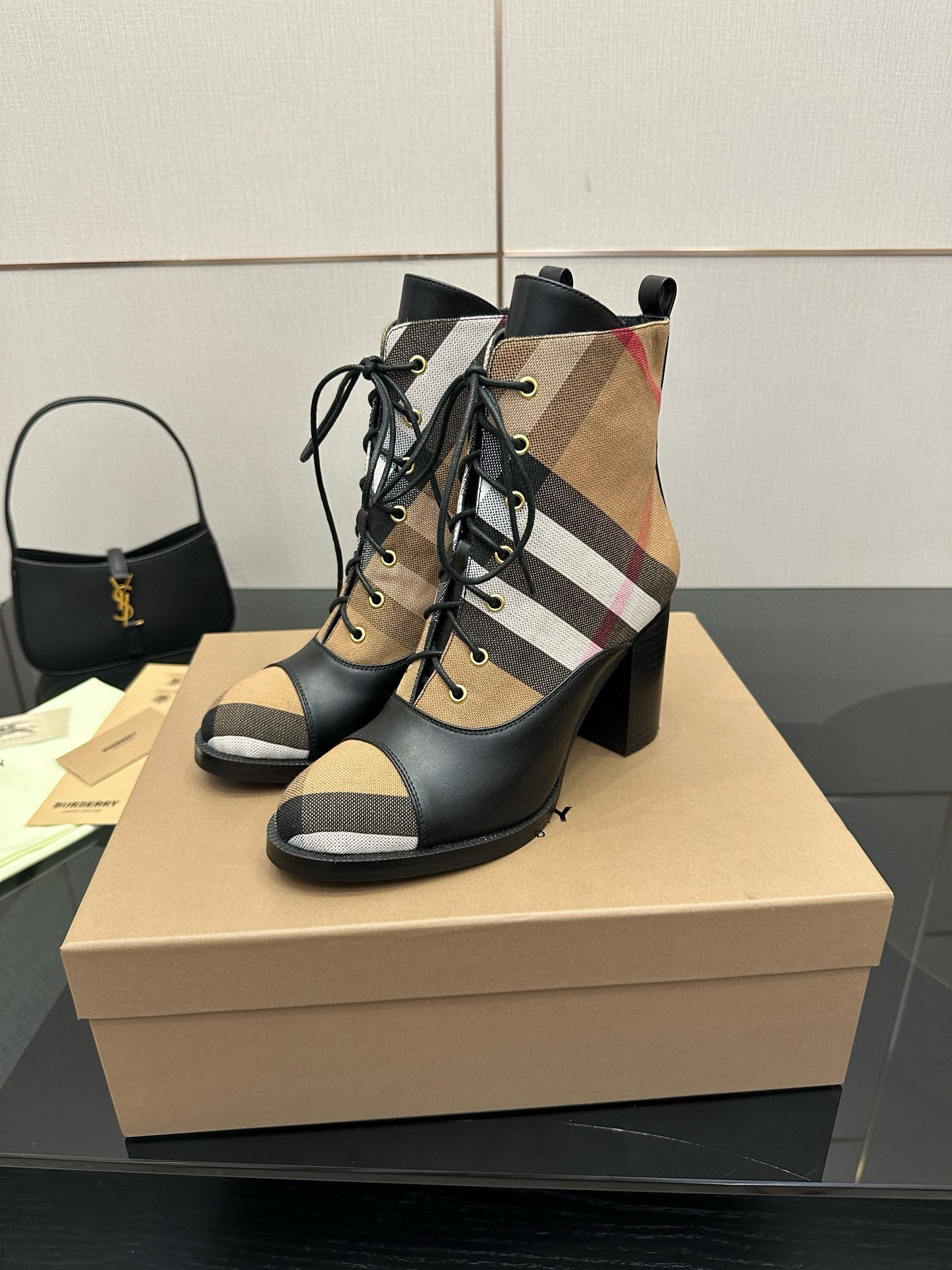 버버리 10CM 여자 부츠