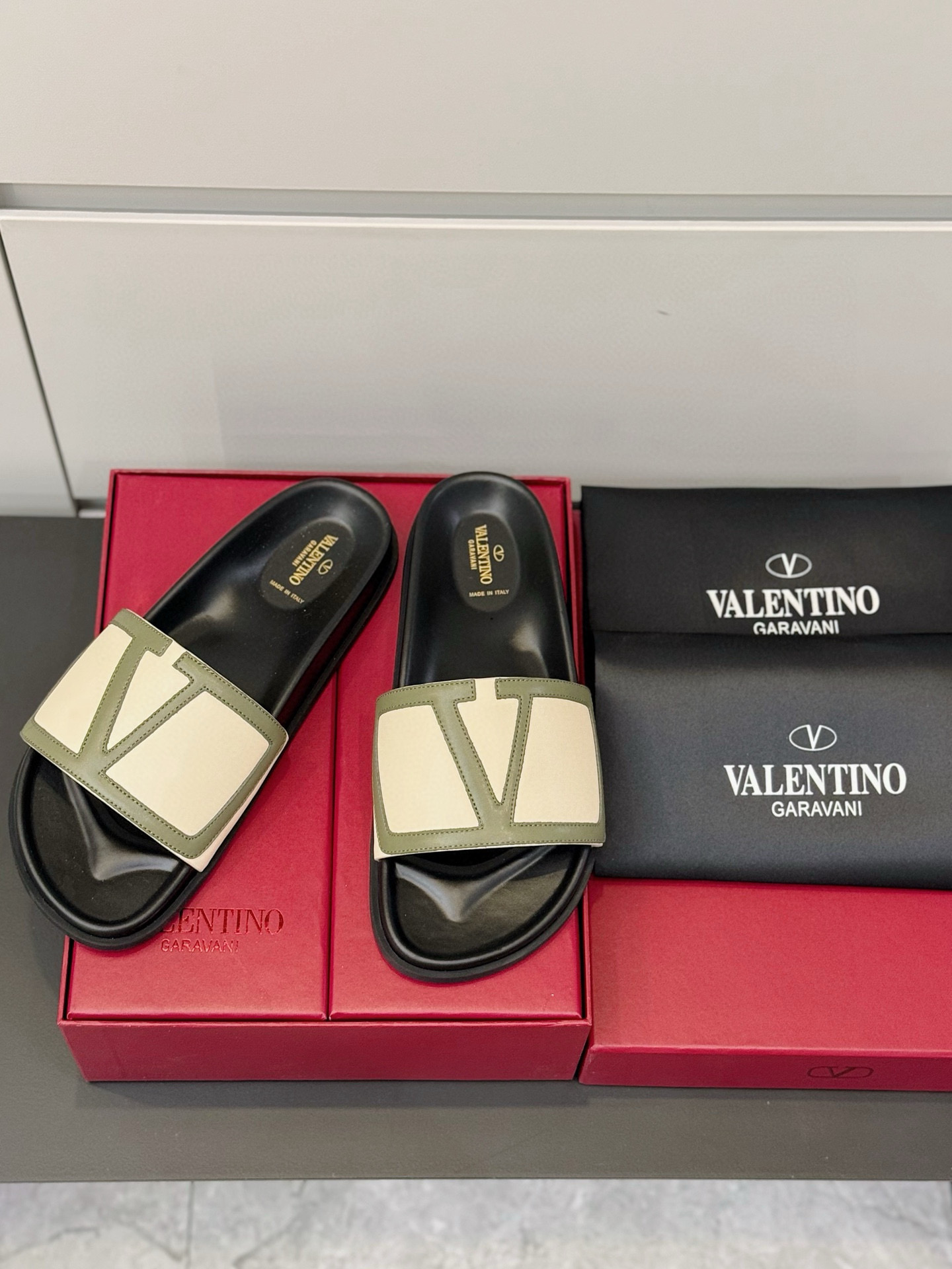 발렌티노 남자 슬리퍼