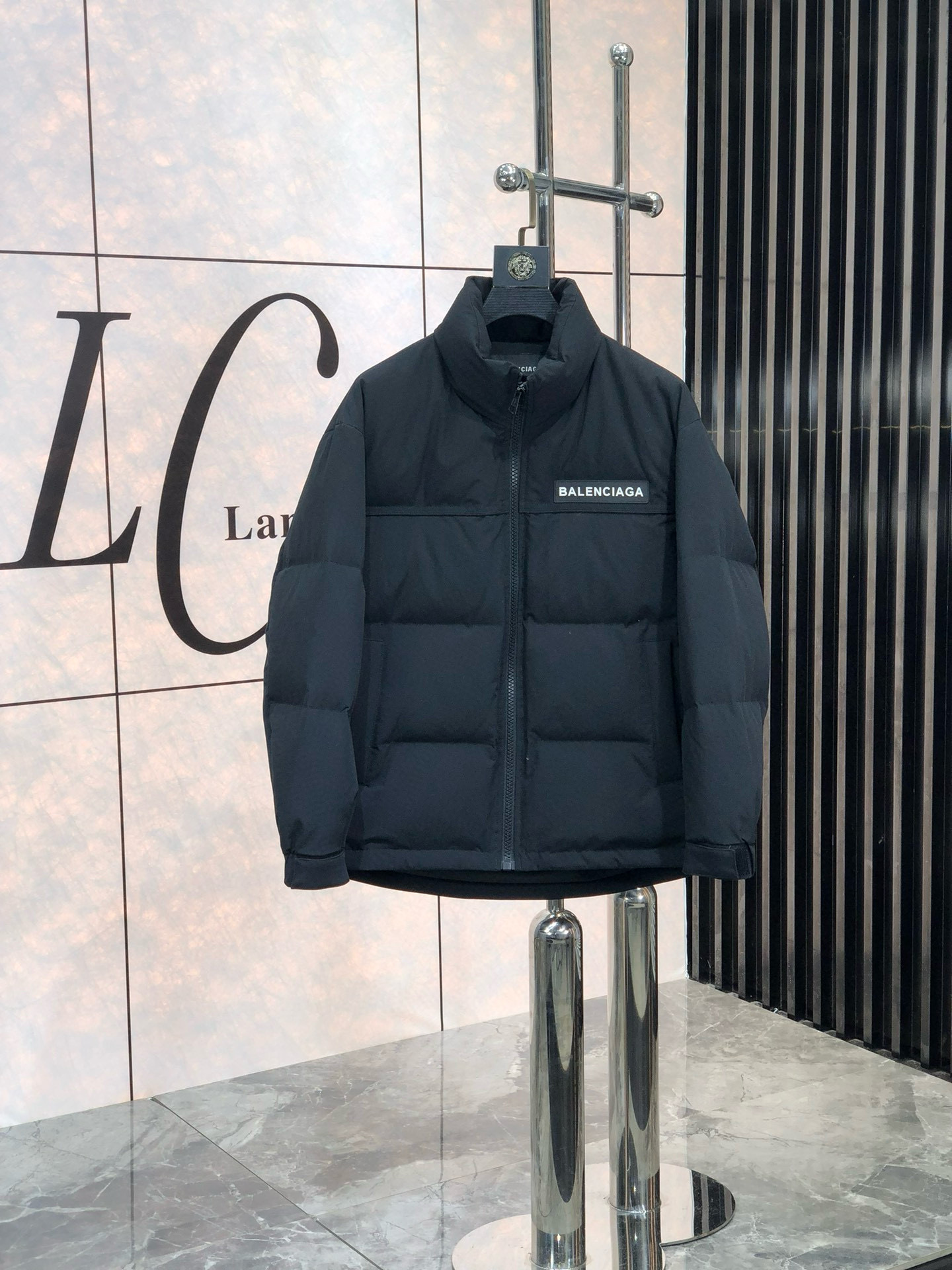 발렌시아가 남자 패딩