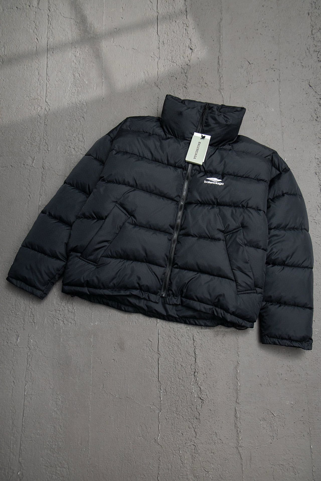 발렌시아가 남녀공용 패딩