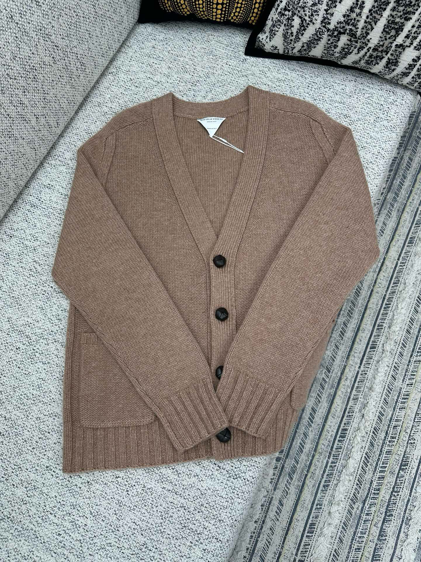 보테가베네타 남자 가디건