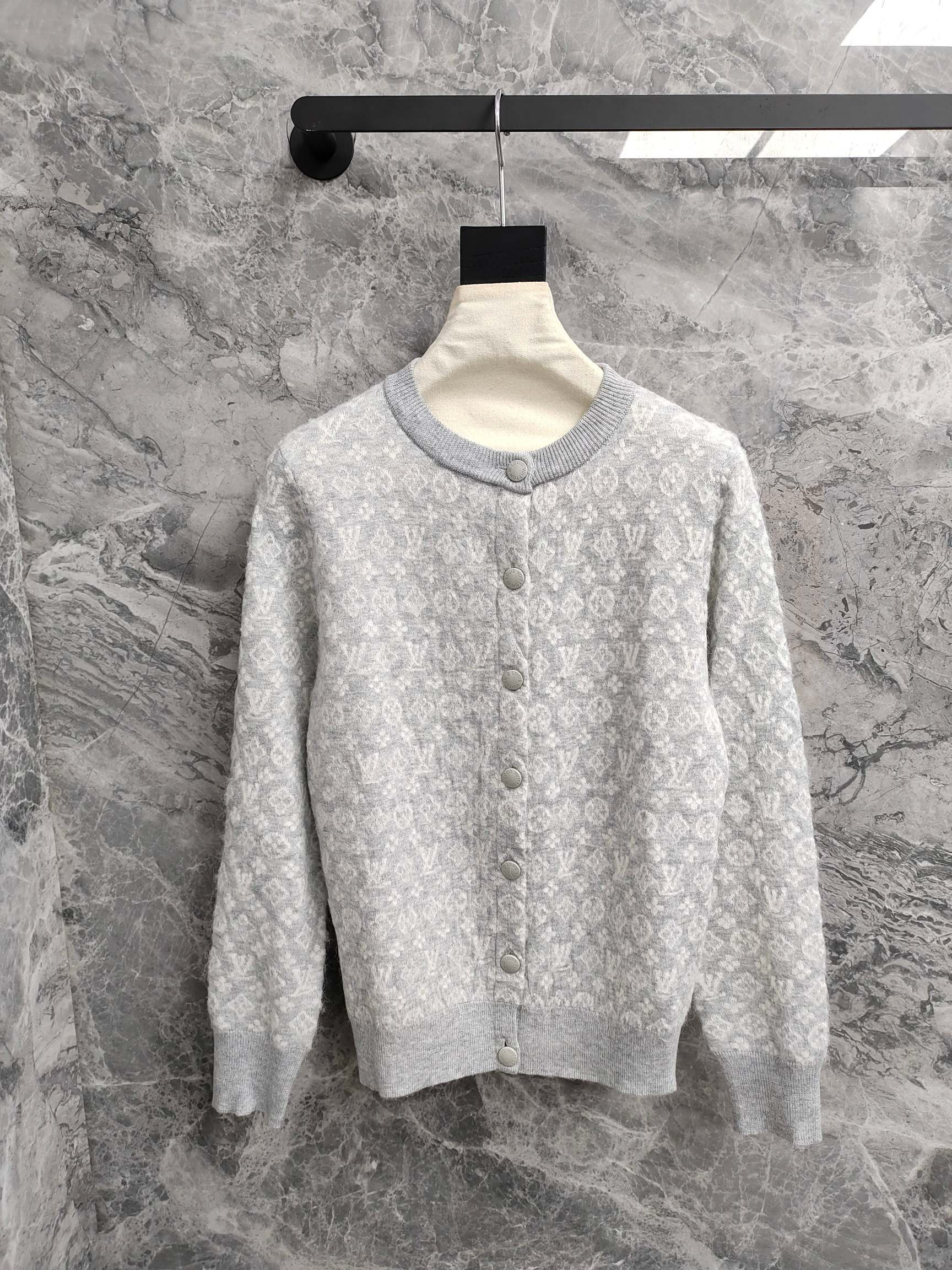 루이비통 여자 가디건