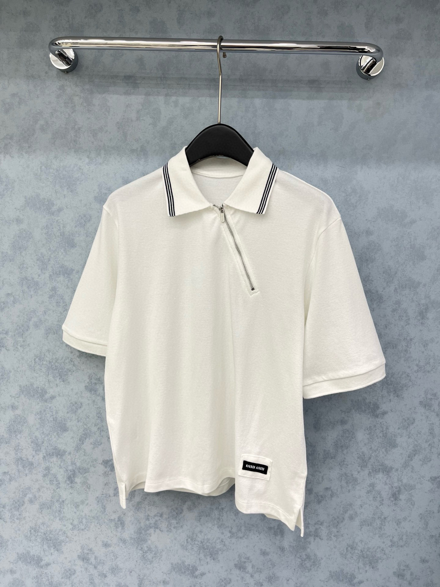 미우미우 여자 반팔