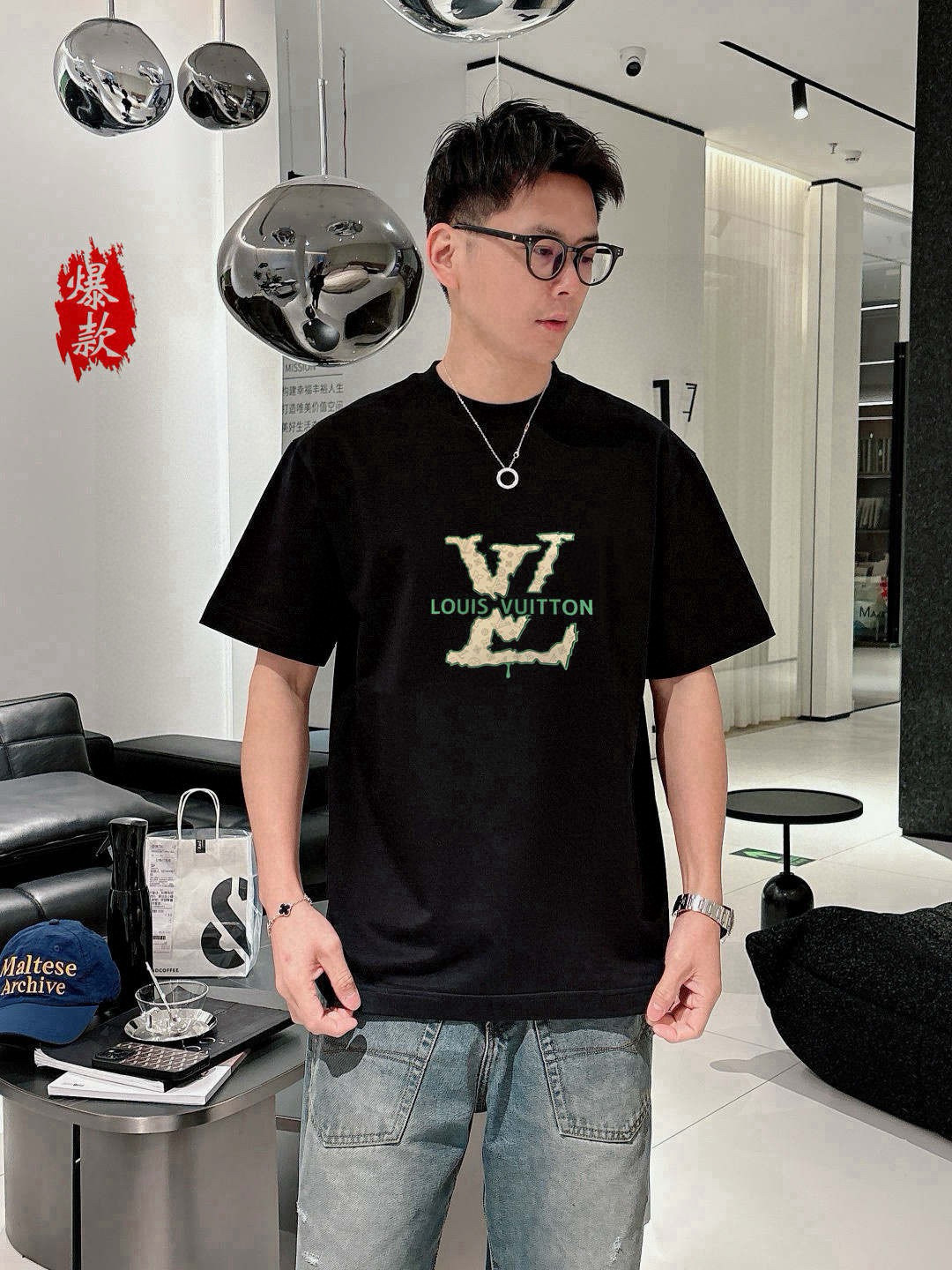 루이비통 2컬러 남자 반팔티